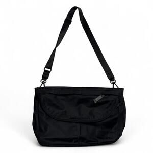 Lululemon Black Crossbody Messenger Bag Adjustable Strap Small Travel